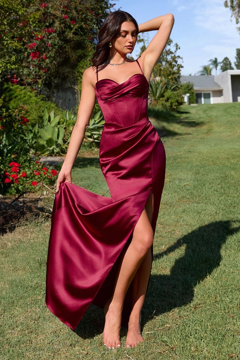 Fitted Mermaid Dress With Sweetheart Neckline And Spaghetti Straps For Prom